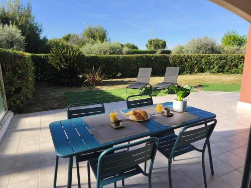 Jardin Riviera Apartment with private garden, Pool & beach 150 m