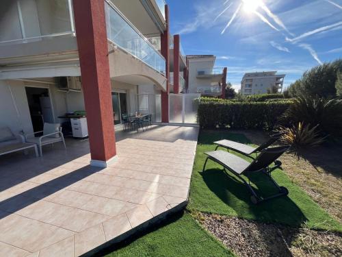 Jardin Riviera Apartment with private garden, Pool & beach 150 m