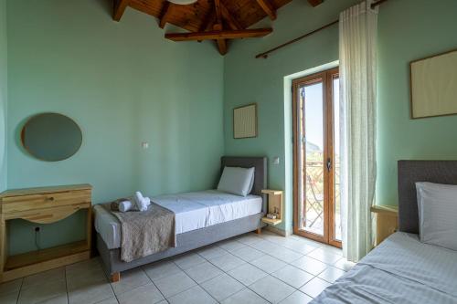 a bedroom with a bed and a window at Villa Aethra in Riglia