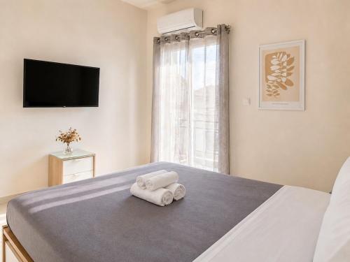 Athens Studio Near Metro & Transport Hub by ΜΡS