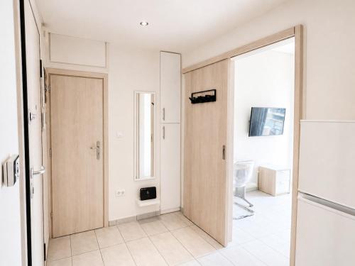Athens Studio Near Metro & Transport Hub by ΜΡS