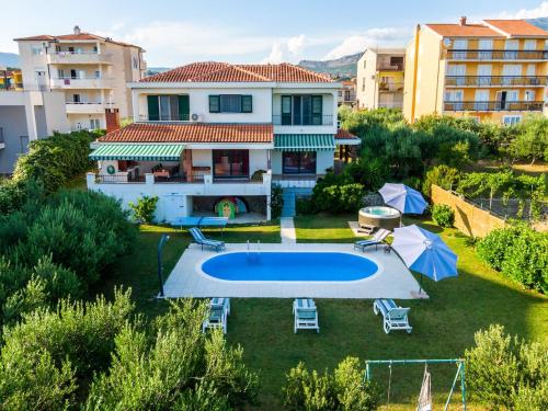 Holiday Villa With Pool & Jacuzzi