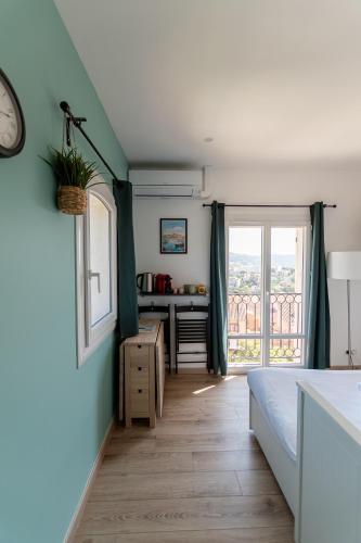 Vue mer panoramique montagne Studio rénové Cannes