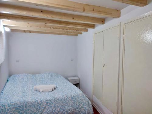 a bedroom with a bed with a blue comforter at Casa do Rio Alva in Caldas de São Paulo