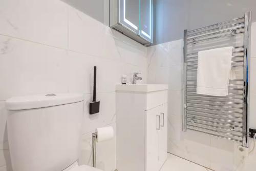 Churchill Square Views - 1 Bed Central Brighton Apartment - 400m to Beach - Sleeps 4 photo 4