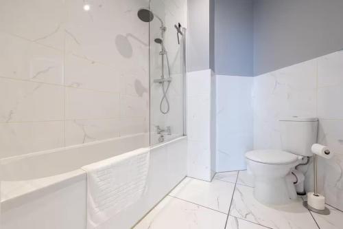 Churchill Square Views - 1 Bed Central Brighton Apartment - 400m to Beach - Sleeps 4 photo 21
