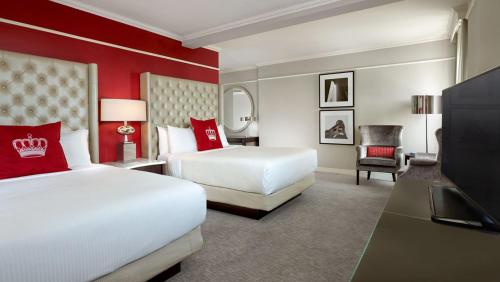 The Omni King Edward Hotel — Photo of the whole room