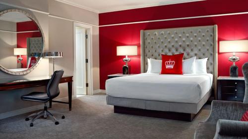 The Omni King Edward Hotel — Photo of the whole room