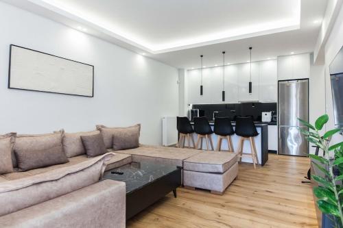 Athens Riviera 2BR Apartment by ΜΡS