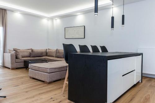 Athens Riviera 2BR Apartment by ΜΡS