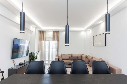 Athens Riviera 2BR Apartment by ΜΡS