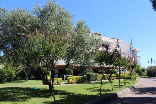 Κήπος έξω από το Eurobeach Residence