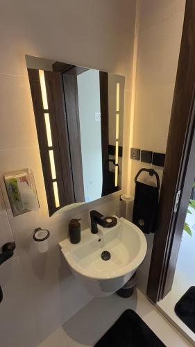a bathroom with a white sink and a mirror at دار طيبة in Medina