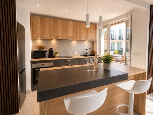 Cannes Centre 3 Ch Terrasse 40m 2 Parkings