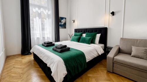 Top Central Cozy Nest 3Bdr - Steps to Main Attractions