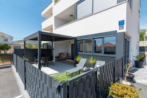 Apartment Terra - Comfort with Garden, Terrace & free Parking