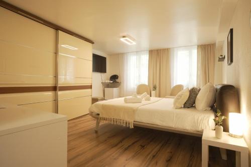 Modern Suite with Aare View - Heart of Old Town ll