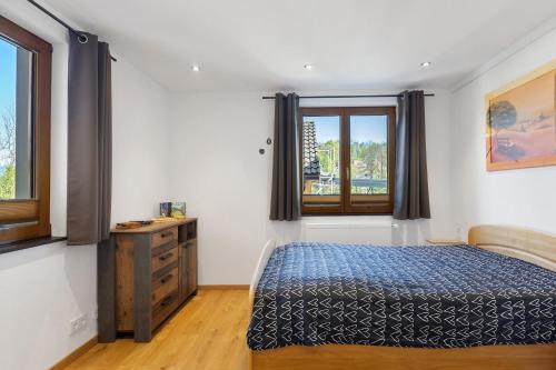 a bedroom with a bed and a window at Ferienwohnung am Brändbach in Bräunlingen