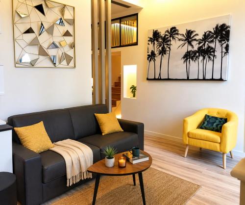 Palm In Bright 2 Bedroom Apartment in Cannes Center with Terrace & AC