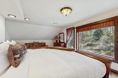 a bedroom with a large bed and a large window at Deer Haven Lodge in Kalispell