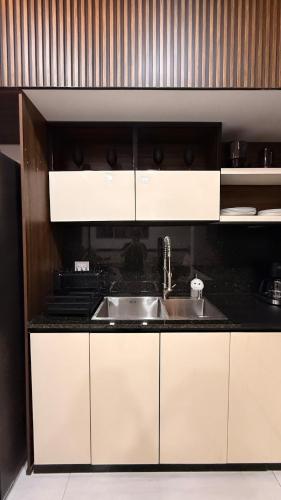 a kitchen with white cabinets and a sink at Casa Amelia, 2 habitaciones - PRIME location, visa and passport in Mérida
