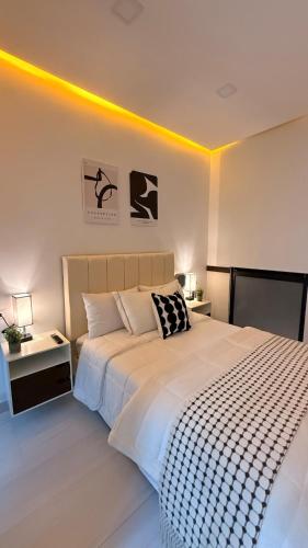 a bedroom with a large white bed in a room at Casa Amelia, 2 habitaciones - PRIME location, visa and passport in Mérida