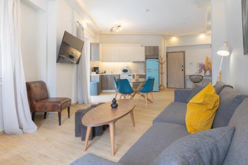 New Ventiri Family Suite 1, near Hilton, Athens central, fully equipped
