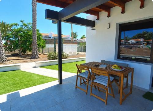 Sunny bungalow with garden #1