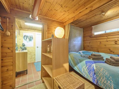 a bedroom with a bed in a wooden cabin at Zee van tijd in Kasterlee