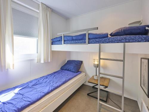 a bedroom with two bunk beds and a window at L Etage in Kaatsheuvel