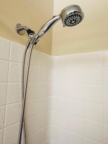 a shower with a shower head in a bathroom at Yellowstone Lodge in West Yellowstone