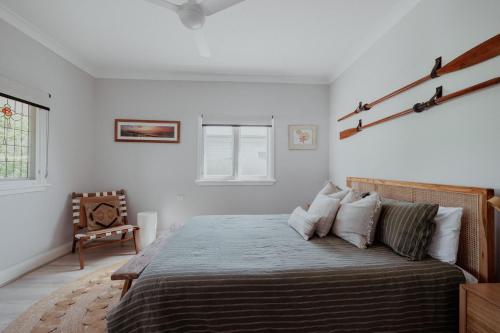 a bedroom with a bed and a chair at Ivy Cottage Milton in Milton