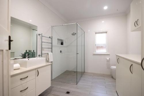 a bathroom with a shower and a sink and a toilet at Ivy Cottage Milton in Milton