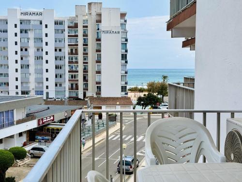 Appartement Cosy à 80m de la Plage avec Climatisation, Wifi, Terrasse et Parking à Roses