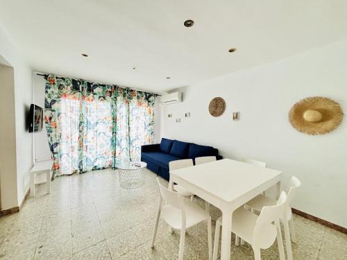 Appartement Cosy à 80m de la Plage avec Climatisation, Wifi, Terrasse et Parking à Roses