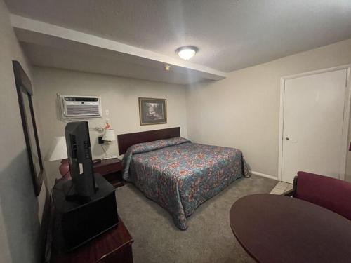 a bedroom with a bed and a tv in it at Cherokee Inn in Cherokee