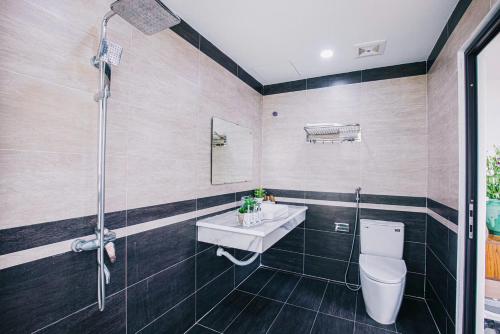 a bathroom with a shower and a sink and a toilet at LakeView Villa BT43-03 Sầm Sơn in Sầm Sơn