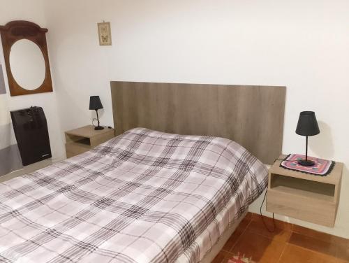 a bedroom with a bed with a plaid blanket at PUNTO FIJO in Zárate