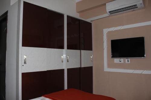 Μια τηλεόραση ή/και κέντρο ψυχαγωγίας στο Mahas Inn