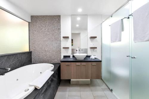 Gallery image of Violet Studio - Seaside Nook with Resort Pools and Spa in Palm Cove