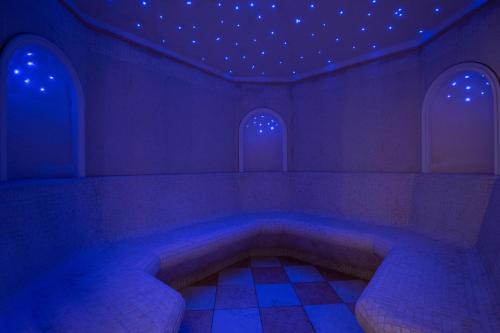 a room with purple lights on the ceiling at Hotel Antines in La Villa