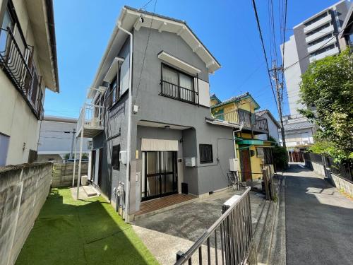 "Hidden in Ozone-Nagoya"名古屋 戸建貸切り宿 8名定員 P1台 ベッド7台寝室3部屋 駅近IGアリーナ ドーム至近