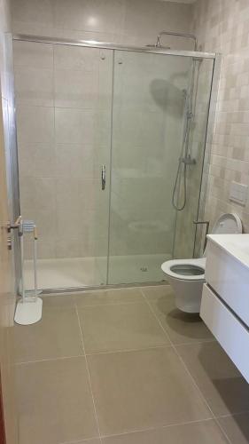 a bathroom with a shower and a toilet at casa 20 centro in Lagos
