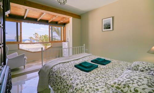 Cama o camas de una habitación en Villa Palmeras Beach Puerto del Carmen
