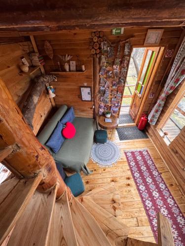 an overhead view of a living room in a log cabin at Apple Tree Cabin (Friendship Land) in Şelari