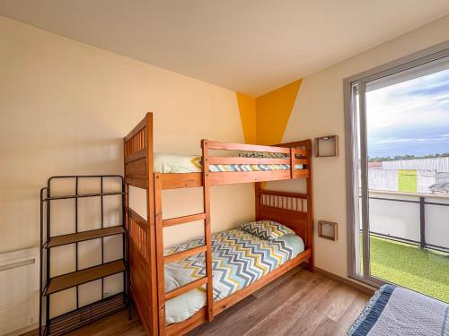 a bunk bed room with two bunk beds and a window at Appartement Lily-rose in Cerizay