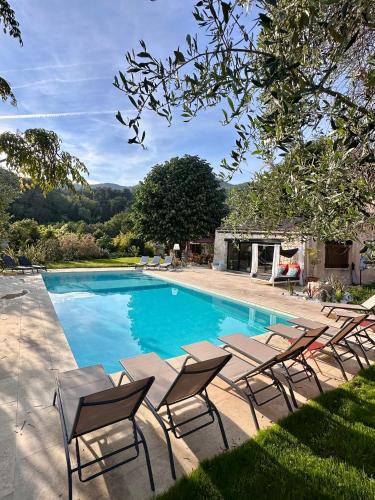 Le clos de Pierre - avec jacuzzi privé et piscine partagée ouverte du 15 mai au 15 septembre au coeur de la nature