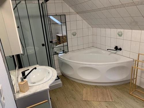 a bathroom with a white tub and a sink at Ferienwohnung Ankerplatz in Rankwitz