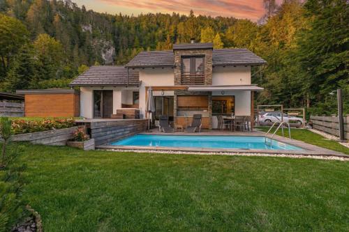 Pool Villa Katja Kranjska Gora - Happy Rentals