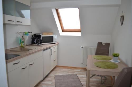 Dapur atau dapur kecil di Ferienwohnung Gänseblümchen